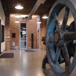 Lobby w Bolt Machine